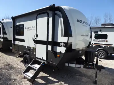 2026 GEO Pro 15LE PRICE $24,995 Floor Plan Features Length: 15’ 7” Weight: 2,304lbs Sleeps: 30”x74”...