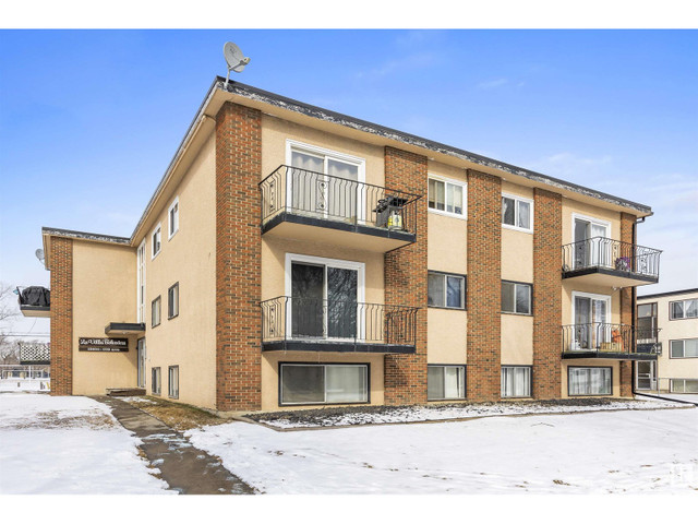 #102 15930 109 AV NW Edmonton, Alberta in Condos for Sale in Edmonton