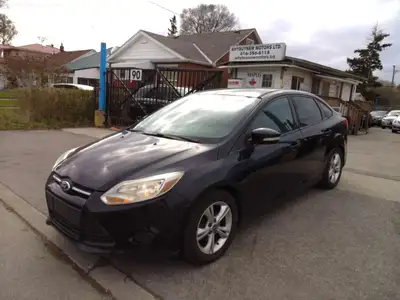 LOW KM FORD FOCUS! SEDAN! AUTO! POWER WINDOWS! POWER LOCKS! CRUISE CONTROL! ICE COLD A/C! HEATED SEA...