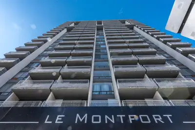 Akelius one bedroom apartment for rent. Located near Maisonneuve-Fort in the Shaughnessy Village nei...