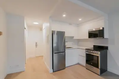 renovated studio apartment near Concordia - ID 3077