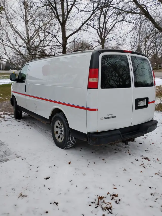 2010 chevy express van64744748973313124