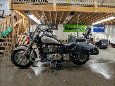 2011 Kawasaki VULCAN 900 CLASSIC LT PREOWNED 2011 Kawasaki Vulcan 900 Classic LT - Super Clean Bike...