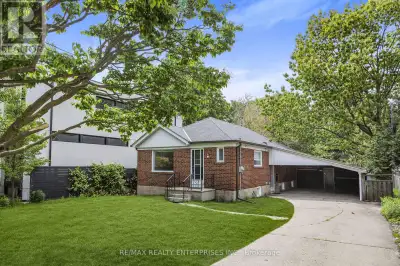 15 DELROY DRIVE Toronto (Stonegate-Queensway), Ontario