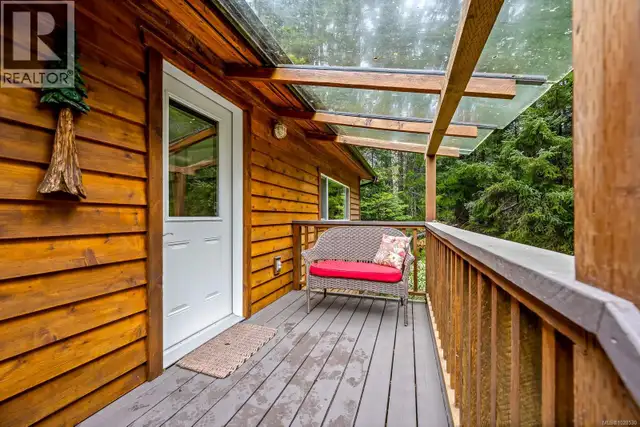 1590 Carrington Bay Rd Whaletown, British Columbia in Houses for Sale in Campbell River - Image 39