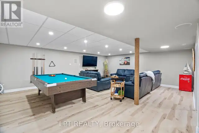 7652 RIVERSIDE DRIVE Lambton Shores (Port Franks), Ontario in Houses for Sale in Grand Bend - Image 25