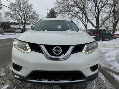 Voici belle Rogue Awd.Confortable de modèle à transmission automatique et roulant comme un charme. L...