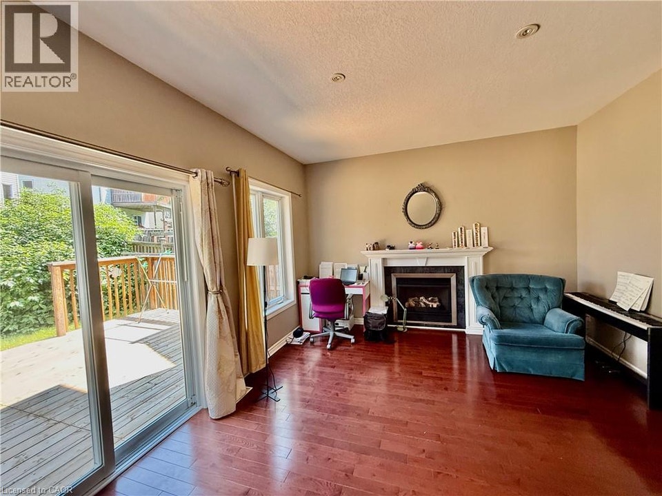 596 VIOLET Street Waterloo, Ontario 4