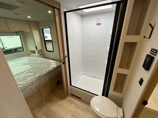 2026 Winnebago THRIVE in Travel Trailers & Campers in Terrace - Image 12