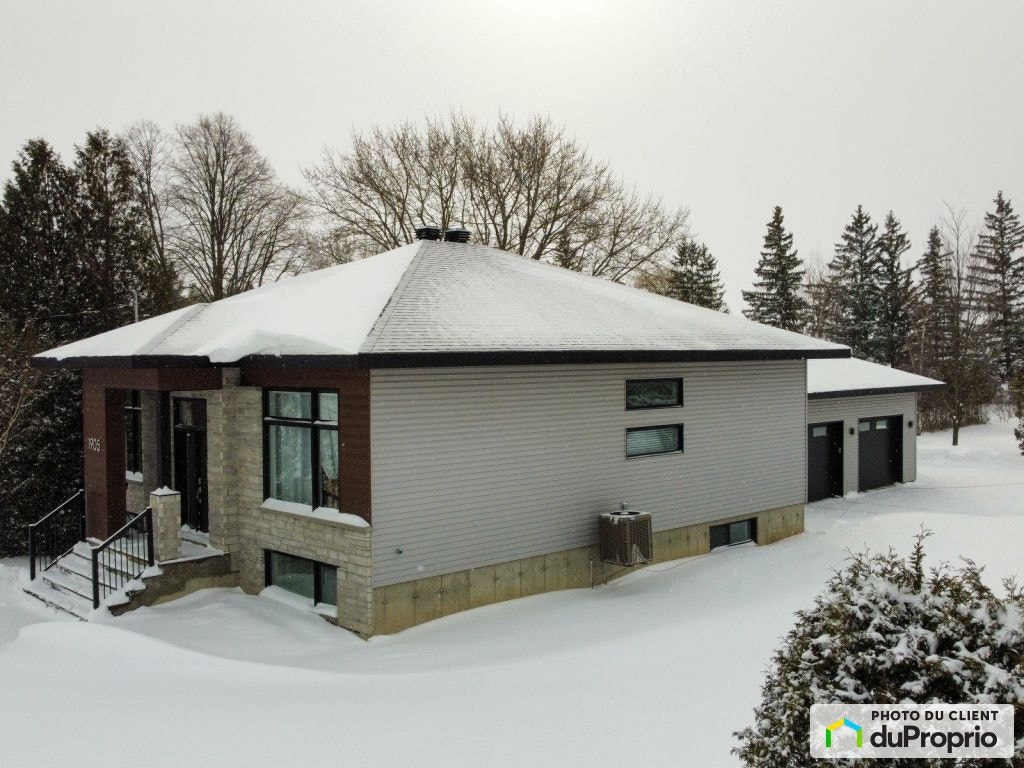 $1,100,000 - Bungalow for sale in Carignan — photo 2