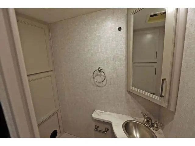2022 Thor Motor Coach Hurricane 35M Classe A VR / RV 1.5 SDB + F in RVs & Motorhomes in Laval / North Shore - Image 17