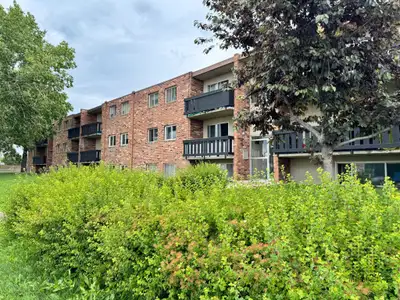 Confederation Park Apartments I & II is professionally managed by Mainstreet Equity Student Special...