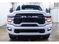 **ONE OWNER - ACCIDENT FREE** ORIGINAL FACTORY PRICE $98,555 178 KM This 2025 Ram 2500 4x4 Crew Cab... (image 3)