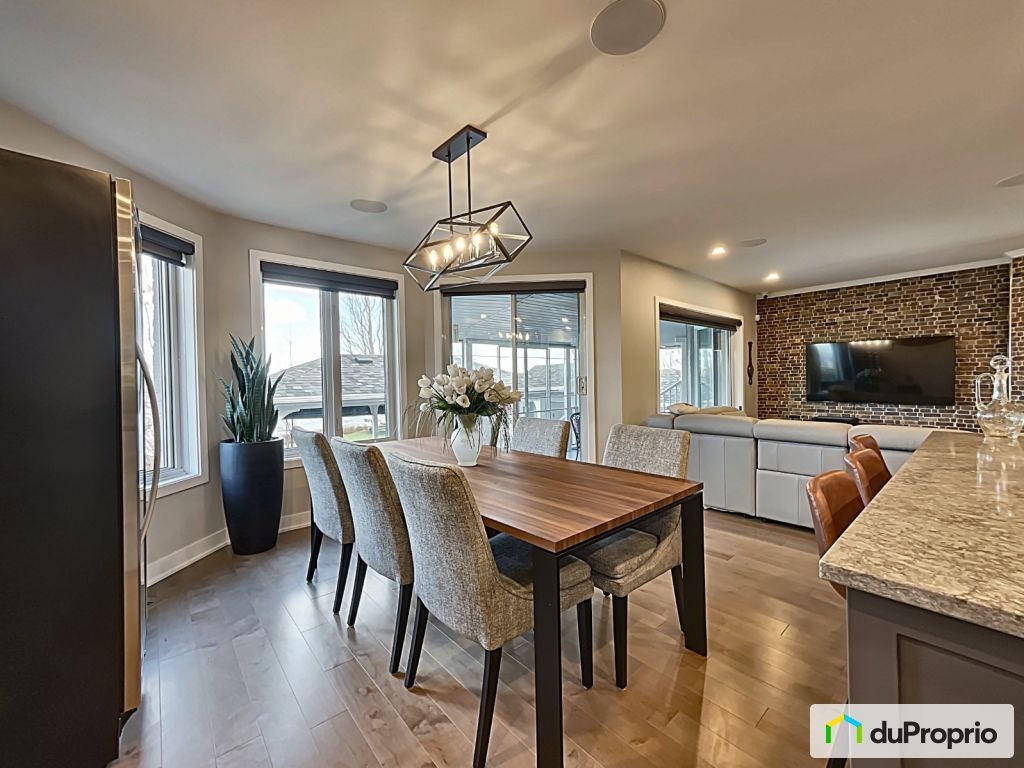 $1,195,000 - Bungalow for sale in Roxton Pond — photo 1
