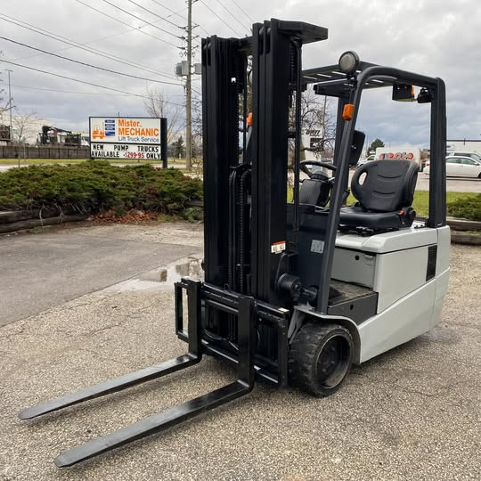 Forklift Rental in Heavy Equipment Parts & Accessories in Oakville / Halton Region - Image 3