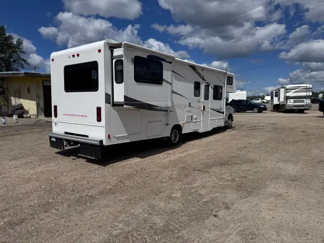 2011 Sunseeker 3120CD Class C Motorhome - Ford F-450 Super Duty in RVs & Motorhomes in Edmonton - Image 5