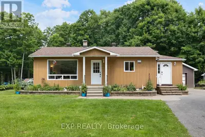 Looking for a hobby farm that actually delivers? This beautifully renovated 3+1 bedroom, 2 bathroom...