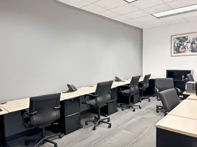 A fully serviced private office with 5 people, ready to use from day one. Work with focus and privac...