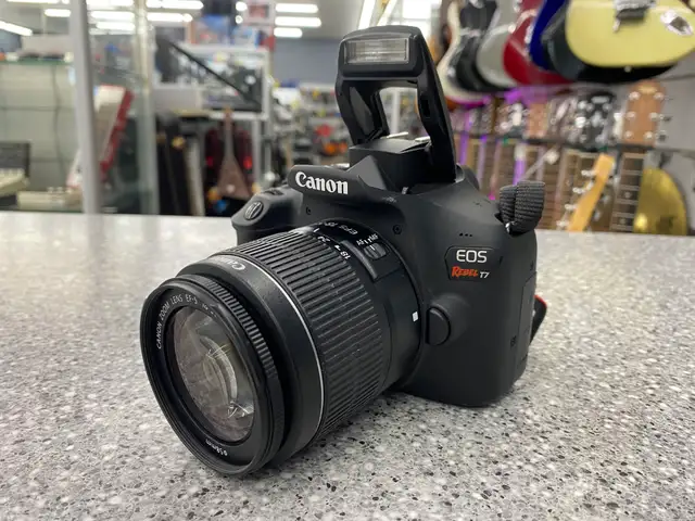 Canon Rebel T7 DSLR Camera with 18-55mm 1:3.5-5.6 Lens in Cameras & Camcorders in City of Toronto - Image 3
