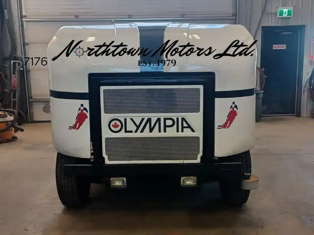 2002 Olympia Millenium Ice Resurfacer in Heavy Trucks in Saskatoon - Image 3