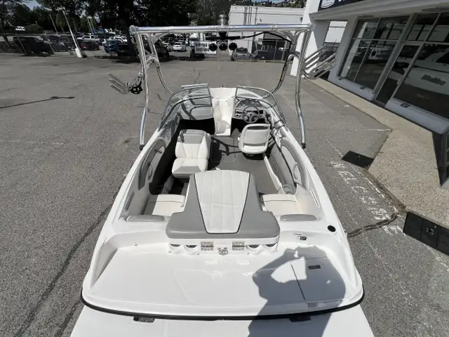 2012 Bayliner 185 in Powerboats & Motorboats in Saskatoon - Image 18