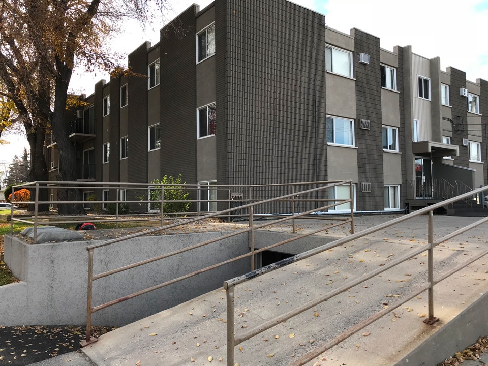 Jan Ann Apartments - 2 Br - Desired East Side location 3