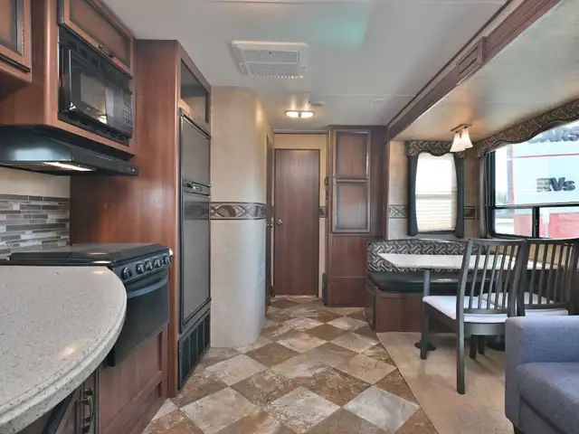 2014 Zinger ZT32QB in Travel Trailers & Campers in St. Albert - Image 10