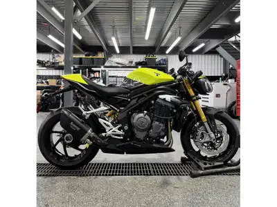 2026 Triumph SPEED TRIPLE 1200 RX Triumph SPEED TRIPLE 1200 RX 2026 Les photos peuvent être à titre...