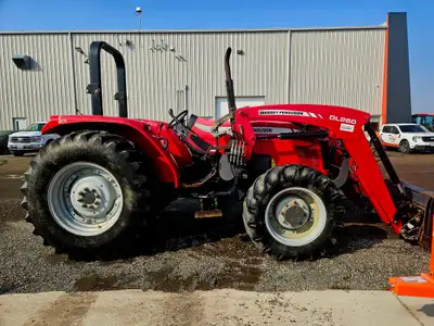 Solid loader tractor, MFD New/Used : Used Condition : Good Paint Condition : Good Fuel Type : Diesel...