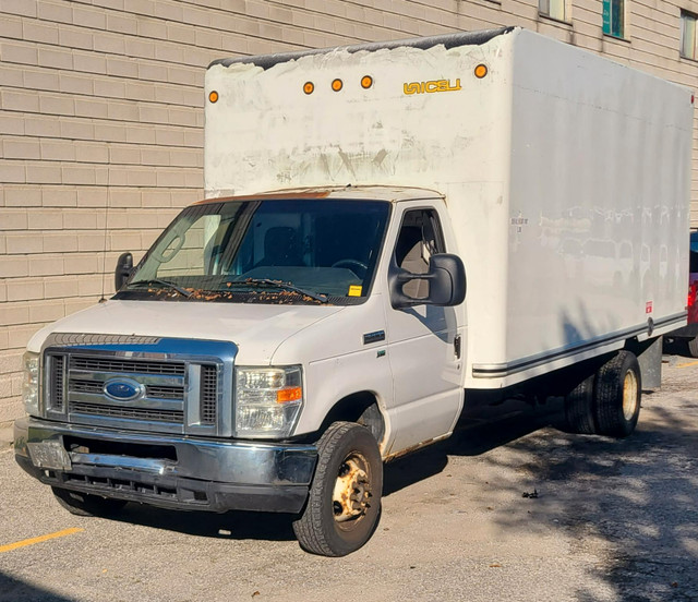 2009 Ford E-450 in Cars & Trucks in Markham / York Region