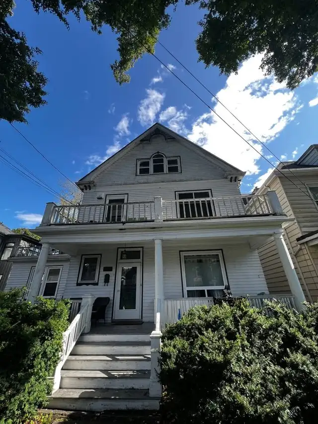 Quiet bright 1 bedroom apartment on Cherry Street