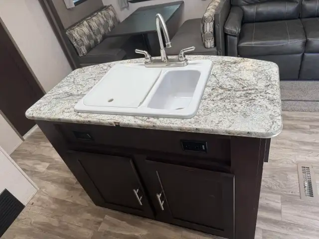 2019 Forest River SURVEYOR 285 IKLE in Travel Trailers & Campers in St. Albert - Image 26