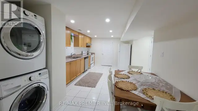 BASEMENT - 25 GRANITE STREET Vaughan (East Woodbridge), Ontario in Long Term Rentals in Markham / York Region - Image 4
