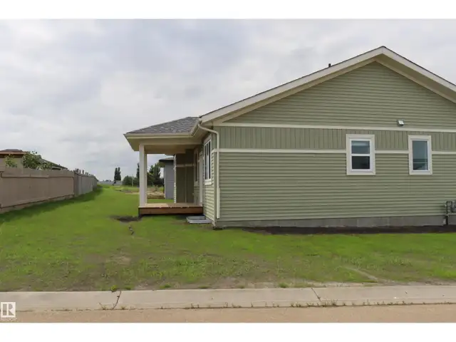 4301 Cedar Drive Wetaskiwin, Alberta in Houses for Sale in Edmonton - Image 8