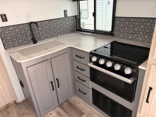 2022 Heartland SUNDANCE 268 RL in Travel Trailers & Campers in St. Albert - Image 12