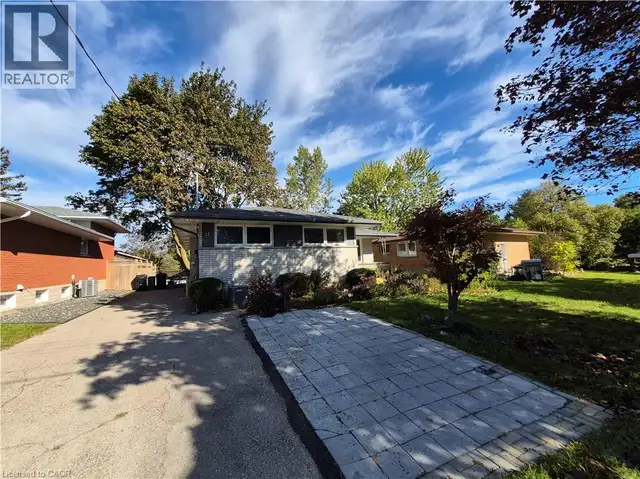 11 DUNCAIRN Avenue Kitchener, Ontario in Houses for Sale in Kitchener / Waterloo - Image 4