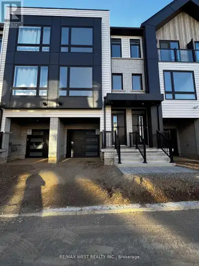 Welcome to this stunning modern and contemporary 3-story townhouse. This home features 3+1 bedrooms,...