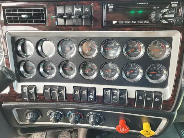 2021 KENWORTH W900 in Heavy Trucks in Saskatoon - Image 22