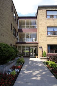 The apartments at 162 Berry Road in Etobicoke are ideally located in the Parklawn neighbourhood, clo... (image 3)