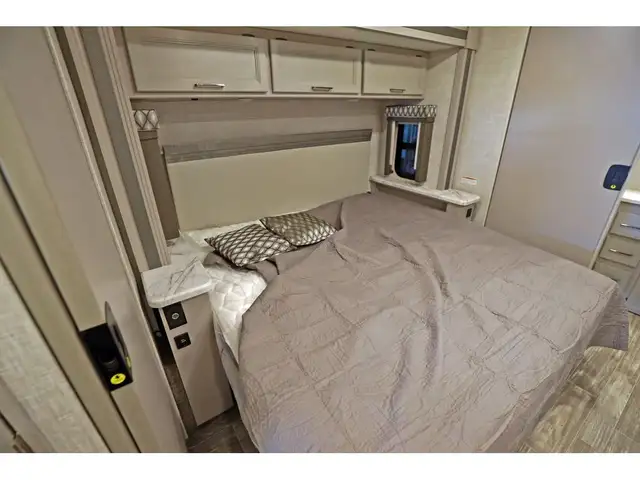 2022 Thor Motor Coach Hurricane 35M Classe A VR / RV 1.5 SDB + F in RVs & Motorhomes in Laval / North Shore - Image 18