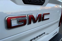 6.2 L 8 Cyl Engine Vehicle Options: Leather Interior, Adaptive Cruise Control, Apple Or Android Auto... (image 7)