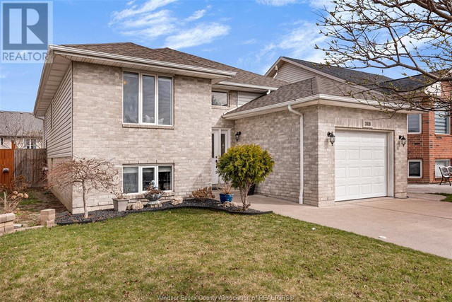 2418 DUNESHILL Windsor, Ontario in Houses for Sale in Windsor Region - Image 2
