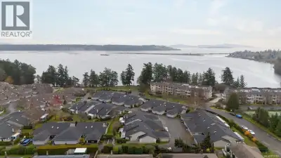 Click brochure link for more details** Beautiful Vancouver Island Townhouse in Saanichton near Sidne...