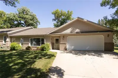 R39//Carman/Welcome to this one-level condo, situated in the heart of Carman, ideal for downsizing,...