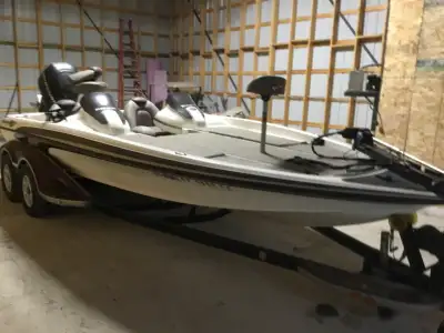 2007 Ranger Z21 fishing boat , 350 merc, trolling motor , new batteries, gas pedal,leg redone by pal...