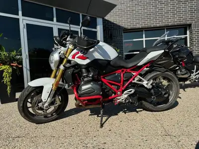 JUST ARRIVED! 2016 R1200R in stock with factory extra low seat - heated grips, cruise control, dynam...