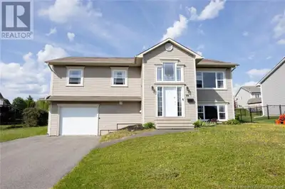Spacious Split Entry Home located in Oromocto West near parks. Bright & Spacious Open Concept Kitche...