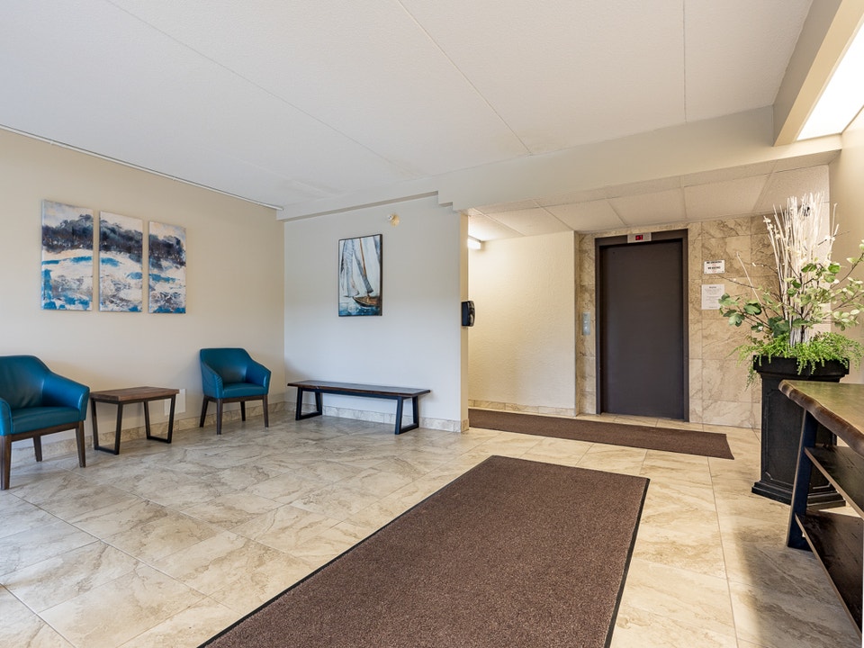 Applewood Apartments - 2 Bedroom, 1 Bath Apartment for Rent - Co 3
