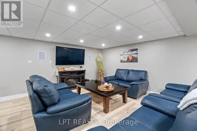 7652 RIVERSIDE DRIVE Lambton Shores (Port Franks), Ontario in Houses for Sale in Grand Bend - Image 27