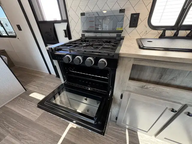 2026 ,Sun Lite,Sunset Park RV 25DB LTD in Travel Trailers & Campers in Kamloops - Image 14